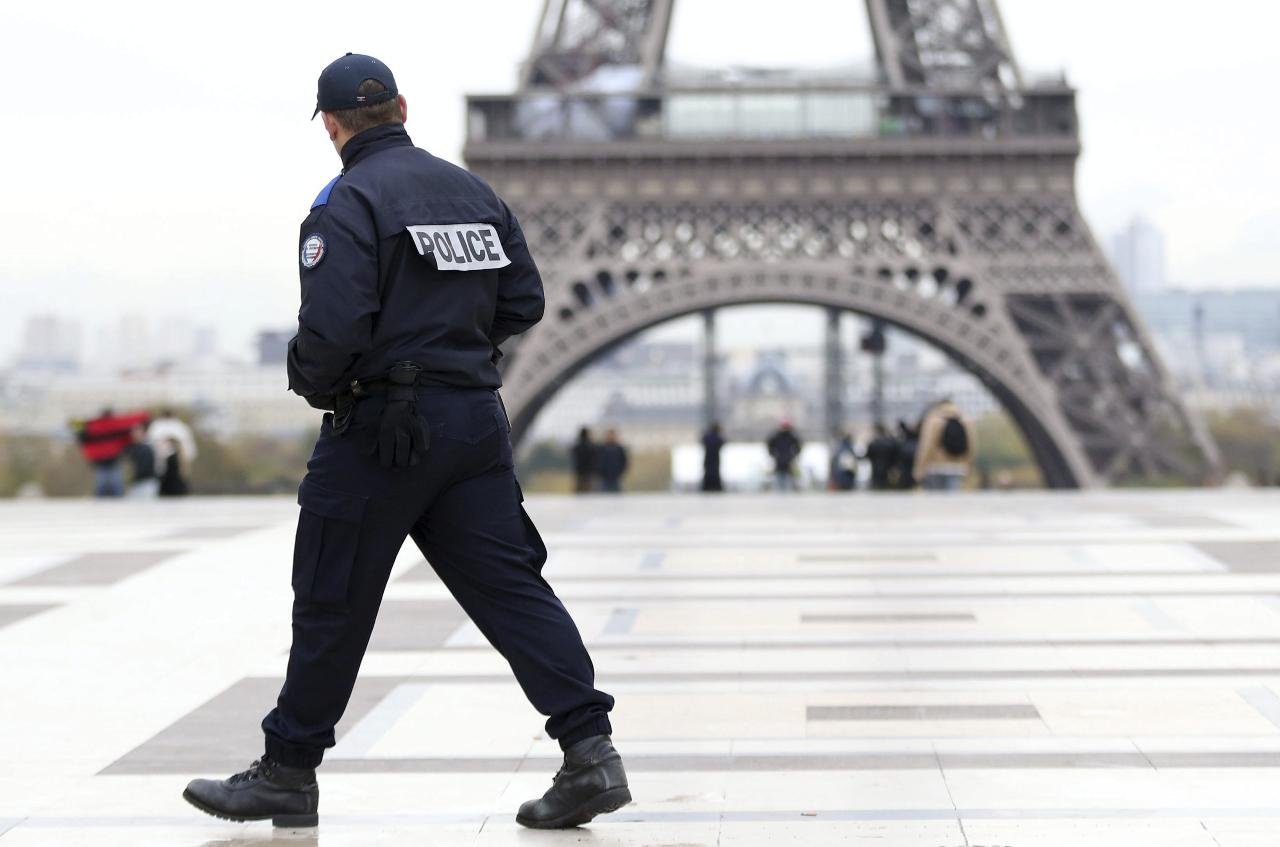 Policía en París