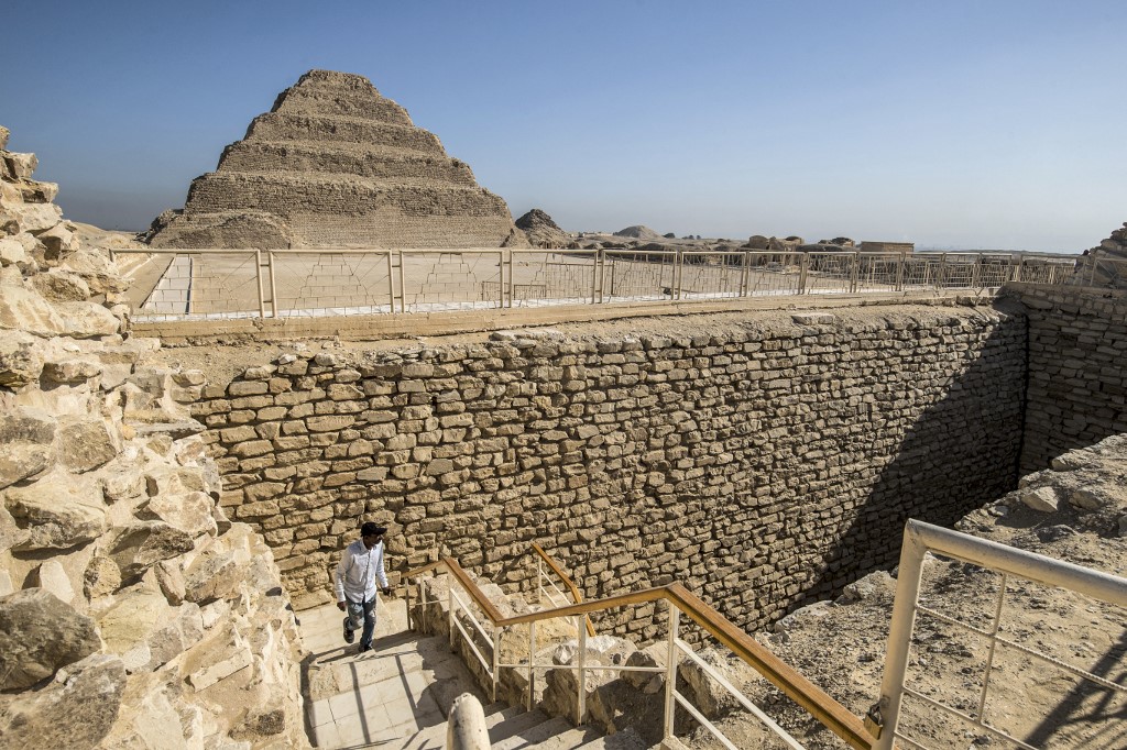 Descubren cinco tumbas decoradas con más de 4.000 años cerca de El Cairo